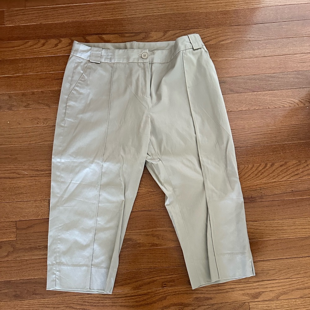 Grace Elements Woman’s  Light Khaki Pleated Capri Pamts
